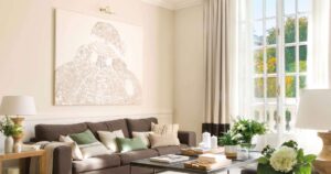 Descubre cómo decorar tu salón con cuadros XL en 2025: tendencias que marcan la pauta