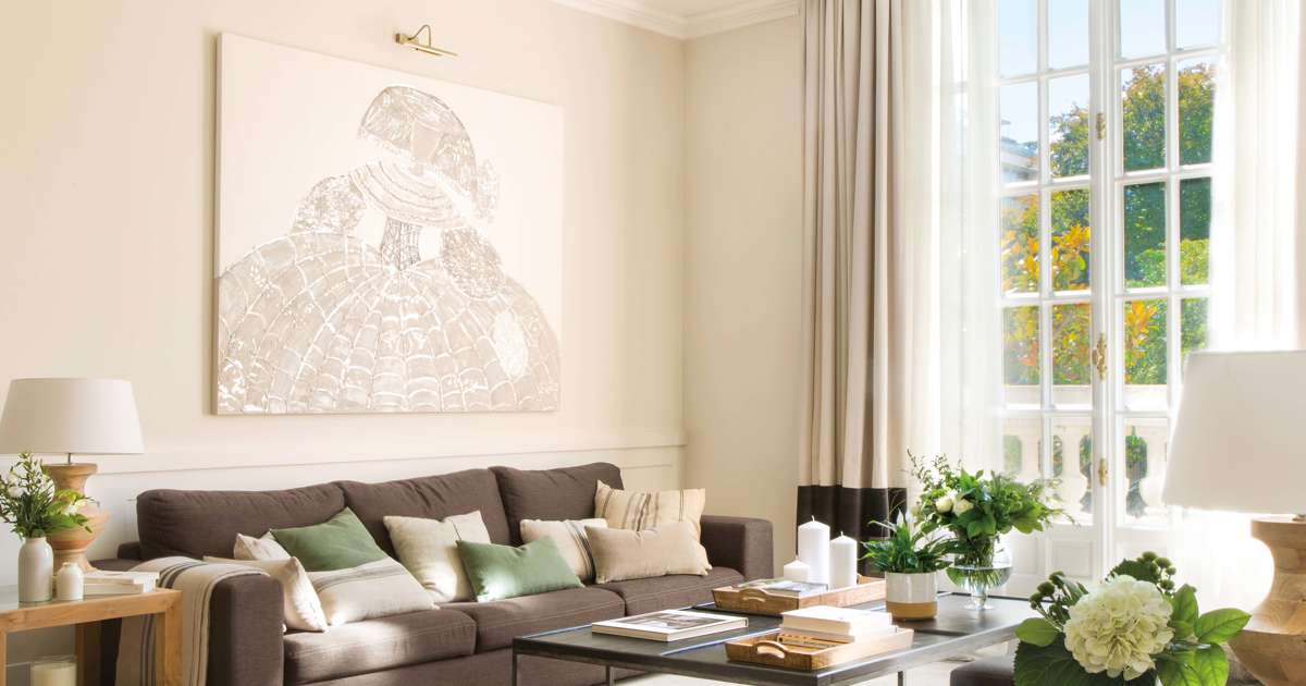 Descubre cómo decorar tu salón con cuadros XL en 2025: tendencias que marcan la pauta