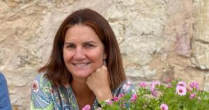 Descubre la Ingeniosa Idea de Samantha Vallejo para Decorar tus Paredes con Facilidad