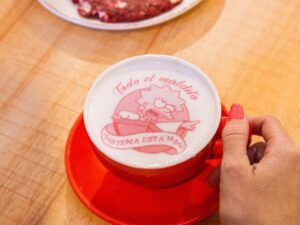 Descubre la Cafetería Innovadora en Las Cañitas que Imprime Fotos en la Espuma de tu Café