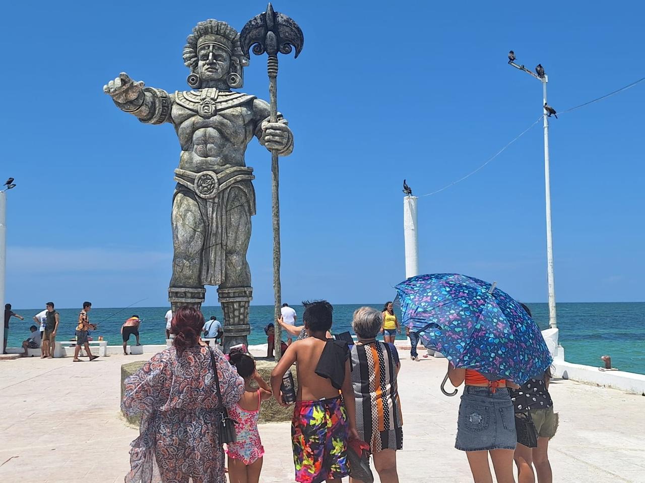 Impresionante Estatua de 5 Metros de un Dios Maya Cautiva a México