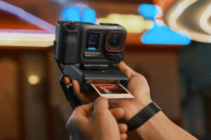 Insta360 convierte su Ace Pro 2 en una innovadora cámara instantánea con impresora portátil