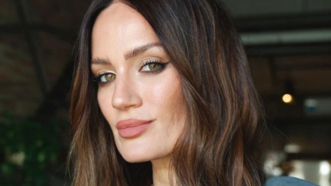Transformación Impactante: El Asombroso Antes y Después del Living de Paula Chaves con Sillón XXL y Nueva Decoración en Tonos Claros