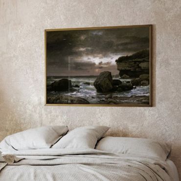 Océano bajo el cielo oscuro