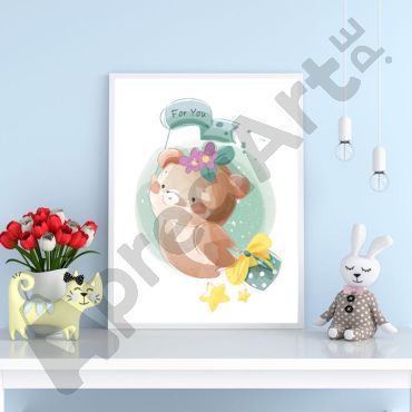 Cuadros para Bebés - La pequeña osita entregando un presente